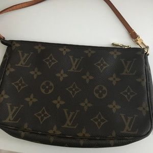 Louis Vuitton Pouchette